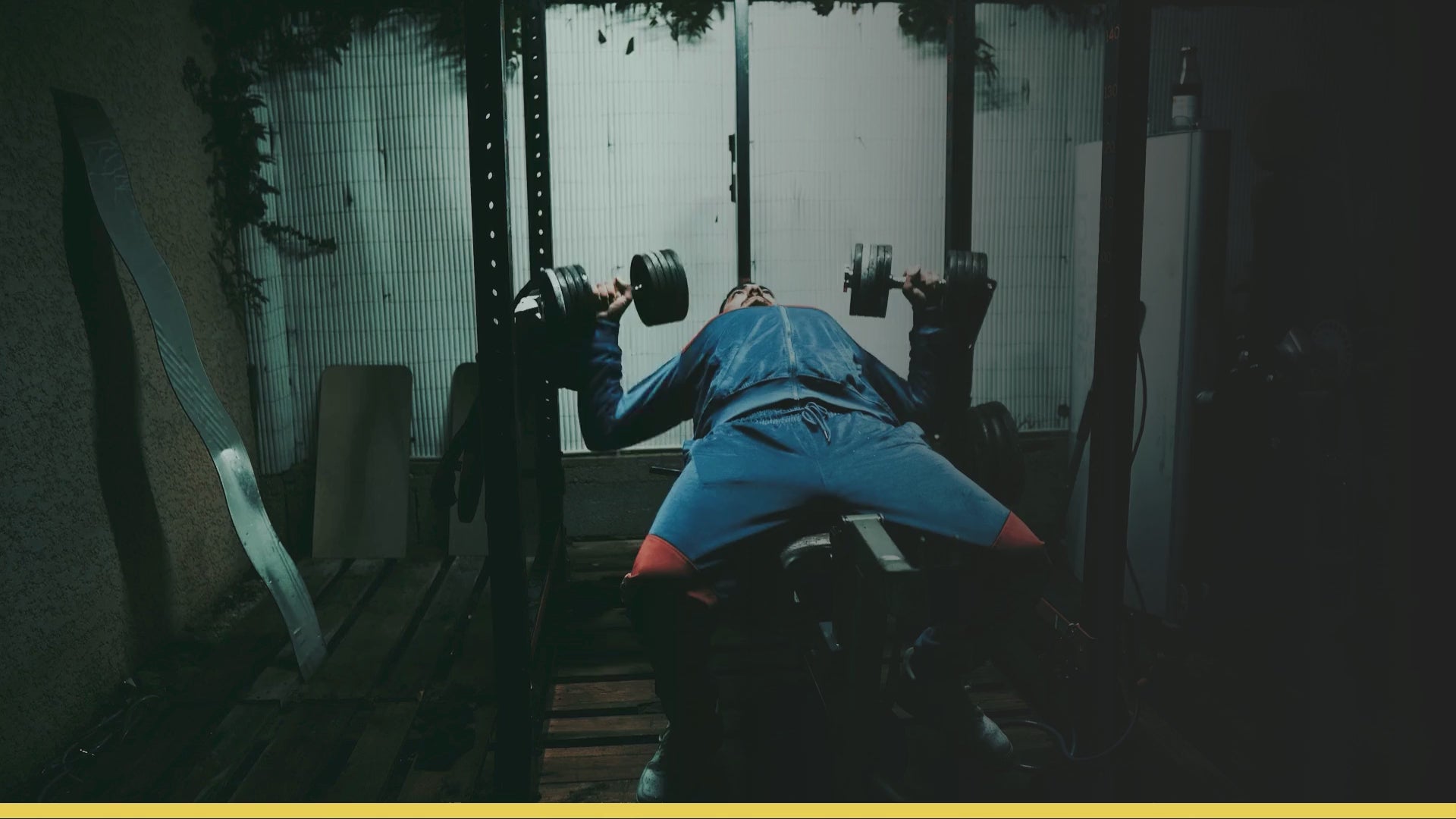 Carica il video: 